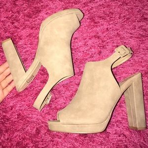 Tan / Nude suede heels